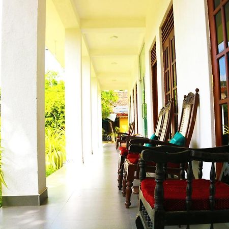 A&B Resort Negombo Kudapaduwa Exteriör bild