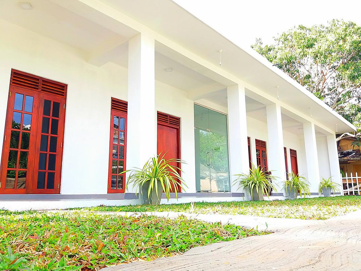 A&B Resort Negombo Kudapaduwa Exteriör bild