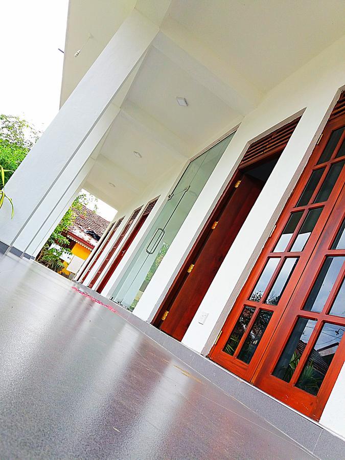 A&B Resort Negombo Kudapaduwa Exteriör bild