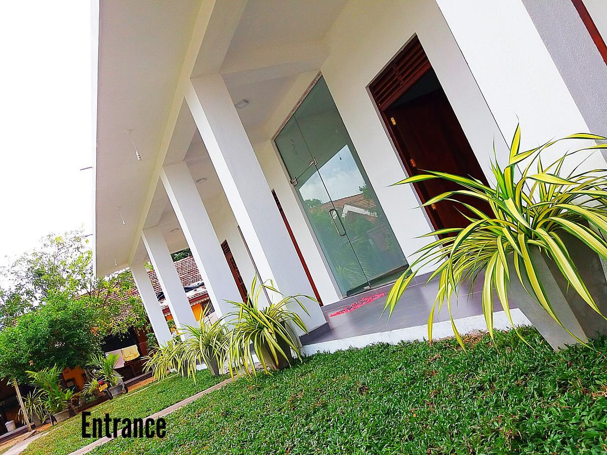 A&B Resort Negombo Kudapaduwa Exteriör bild