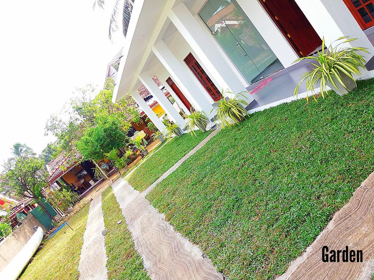 A&B Resort Negombo Kudapaduwa Exteriör bild