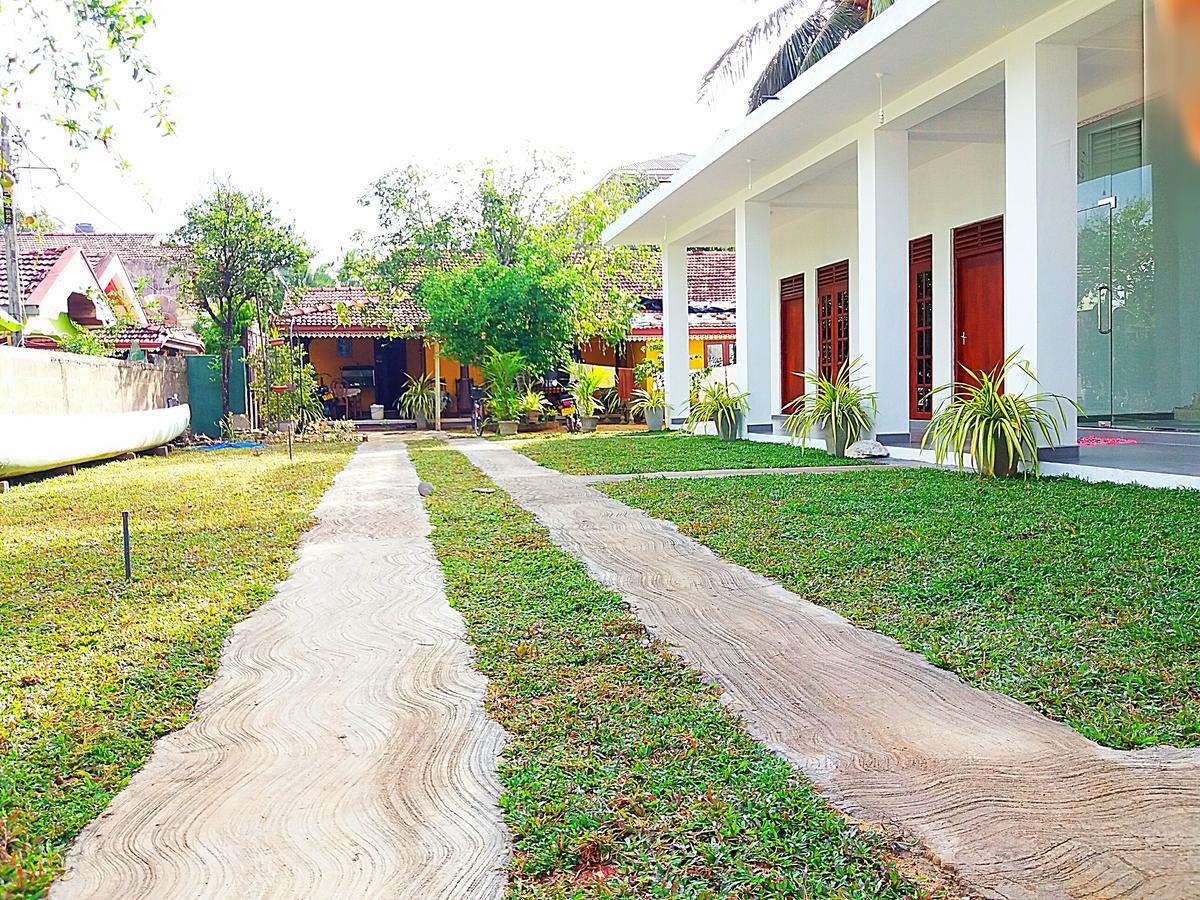 A&B Resort Negombo Kudapaduwa Exteriör bild