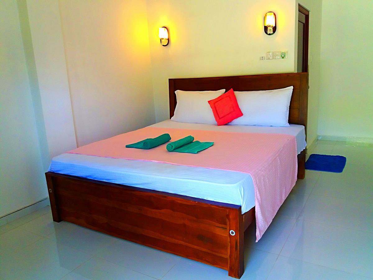 A&B Resort Negombo Kudapaduwa Exteriör bild
