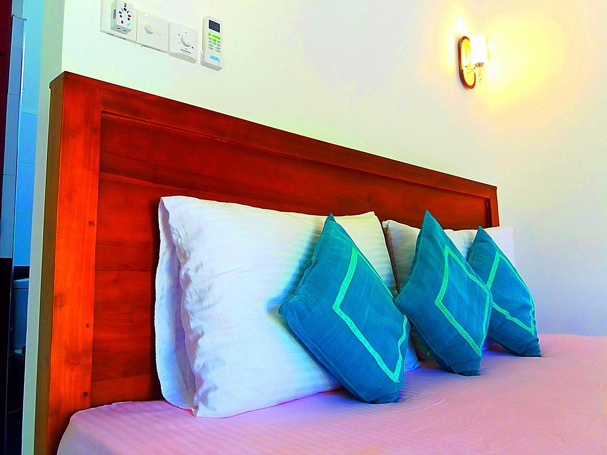 A&B Resort Negombo Kudapaduwa Exteriör bild
