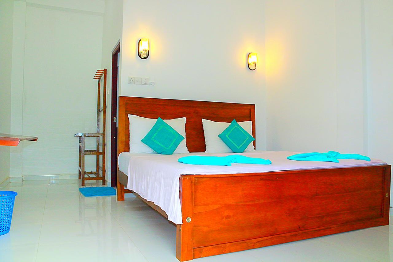 A&B Resort Negombo Kudapaduwa Exteriör bild