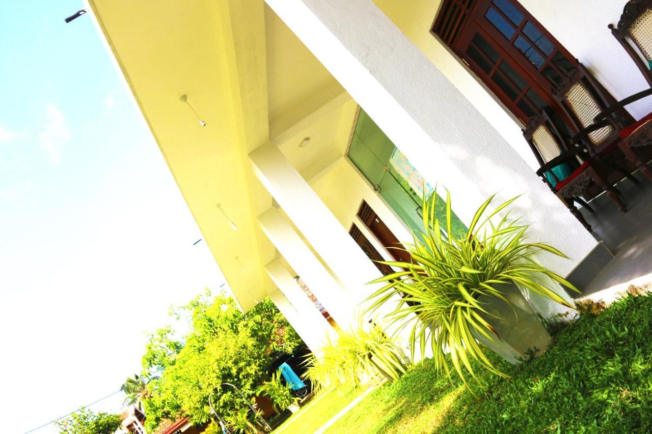 A&B Resort Negombo Kudapaduwa Exteriör bild