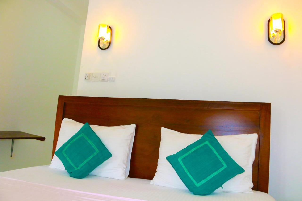 A&B Resort Negombo Kudapaduwa Exteriör bild