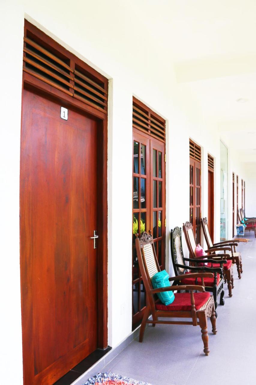 A&B Resort Negombo Kudapaduwa Exteriör bild