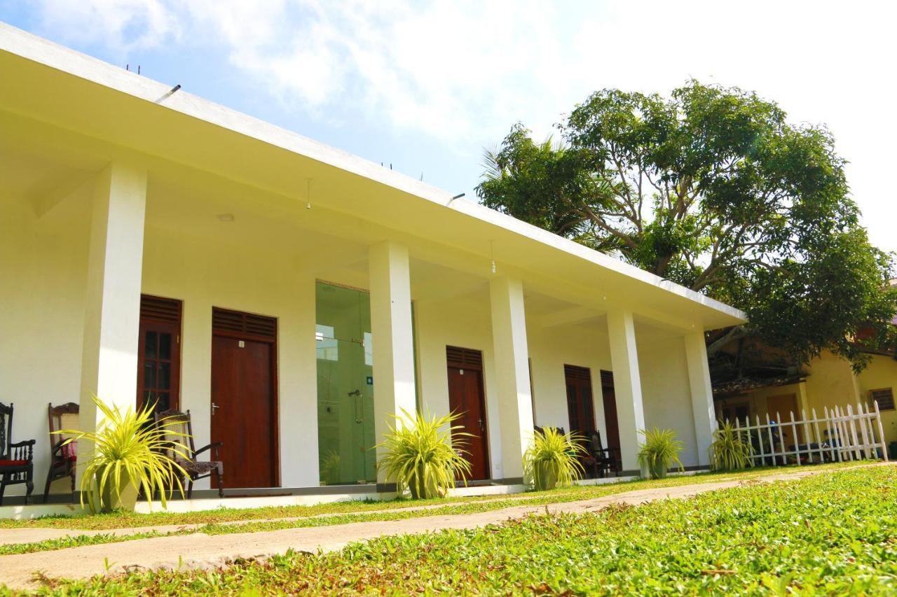 A&B Resort Negombo Kudapaduwa Exteriör bild
