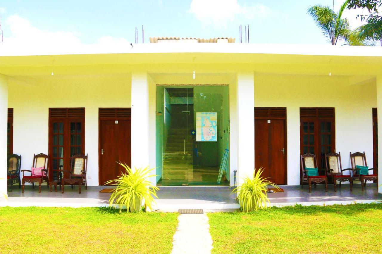 A&B Resort Negombo Kudapaduwa Exteriör bild