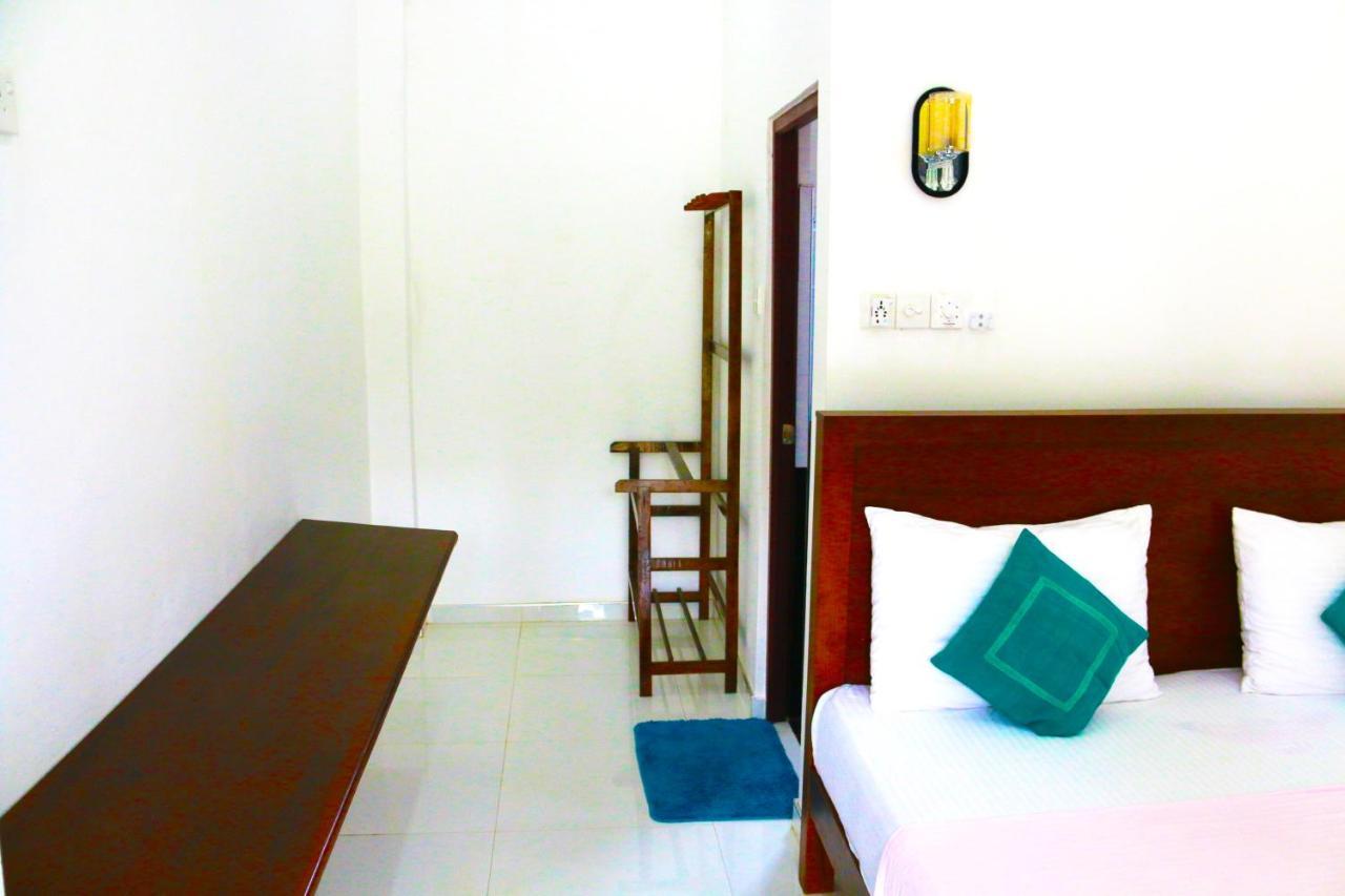 A&B Resort Negombo Kudapaduwa Exteriör bild