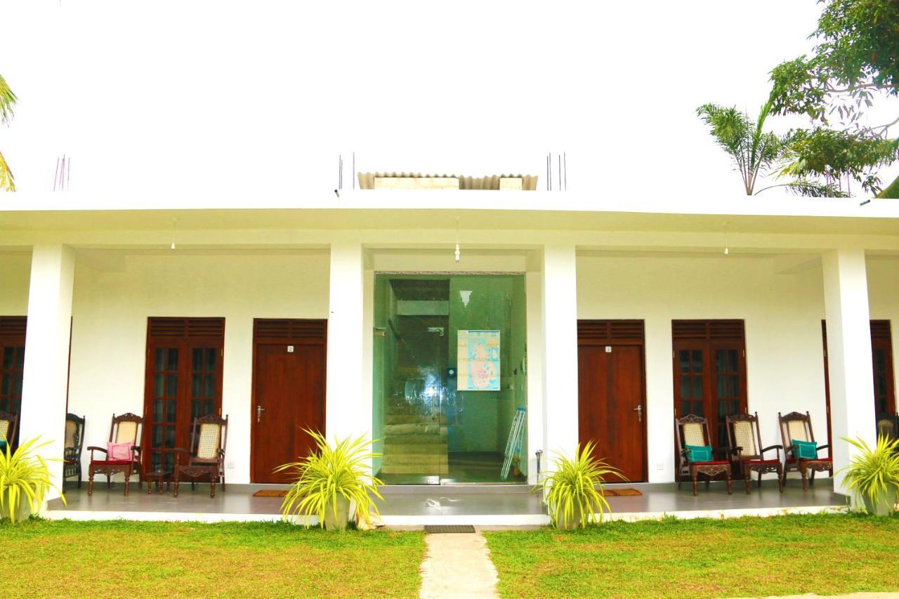 A&B Resort Negombo Kudapaduwa Exteriör bild