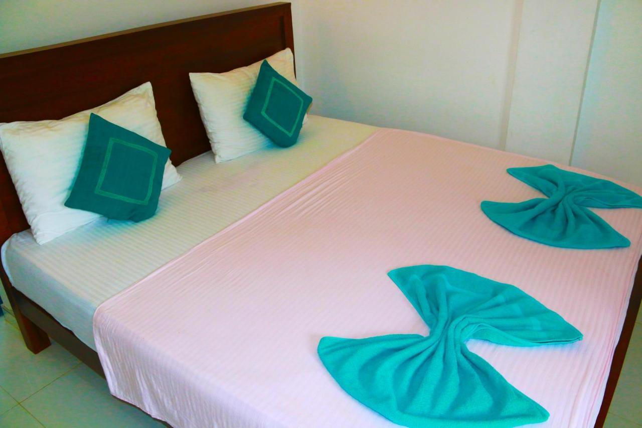 A&B Resort Negombo Kudapaduwa Exteriör bild